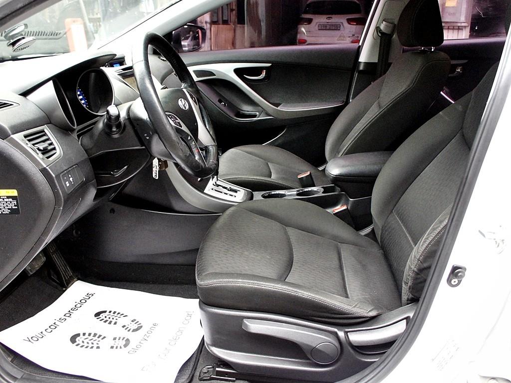 HYUNDAI Avante - Vista 5