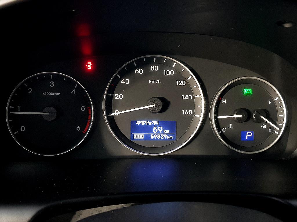 HYUNDAI Starex - Vista 7