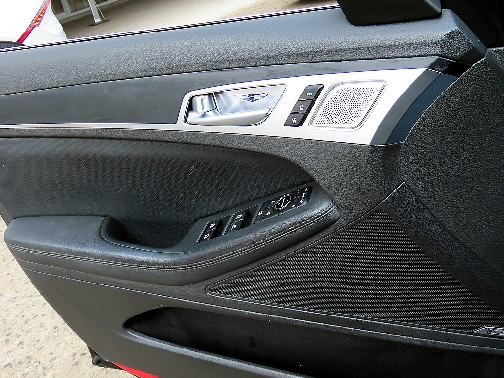 Genesis G80 - Vista 12