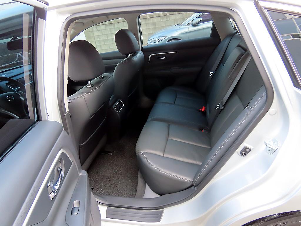 Nissan Altima - Vista 6