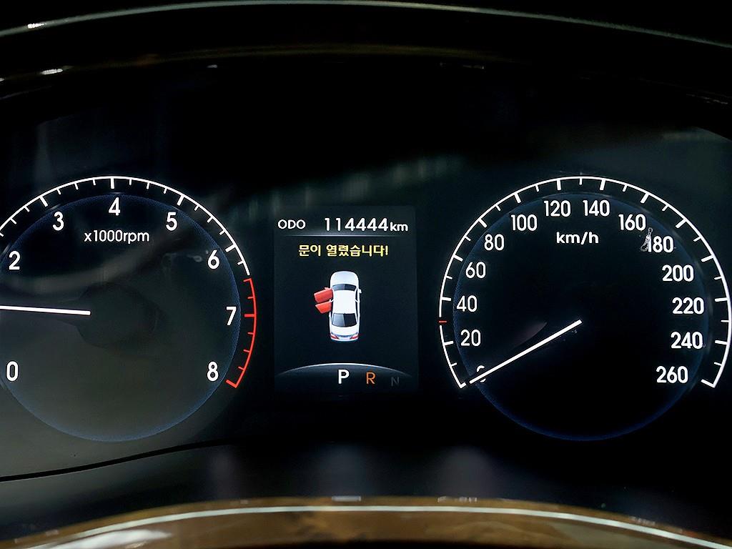 HYUNDAI Genesis - Vista 11