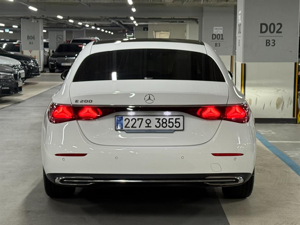 Mercedes Benz E class - Vista 4