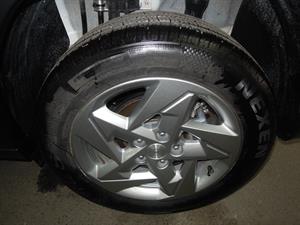 HYUNDAI Kona - Vista 12