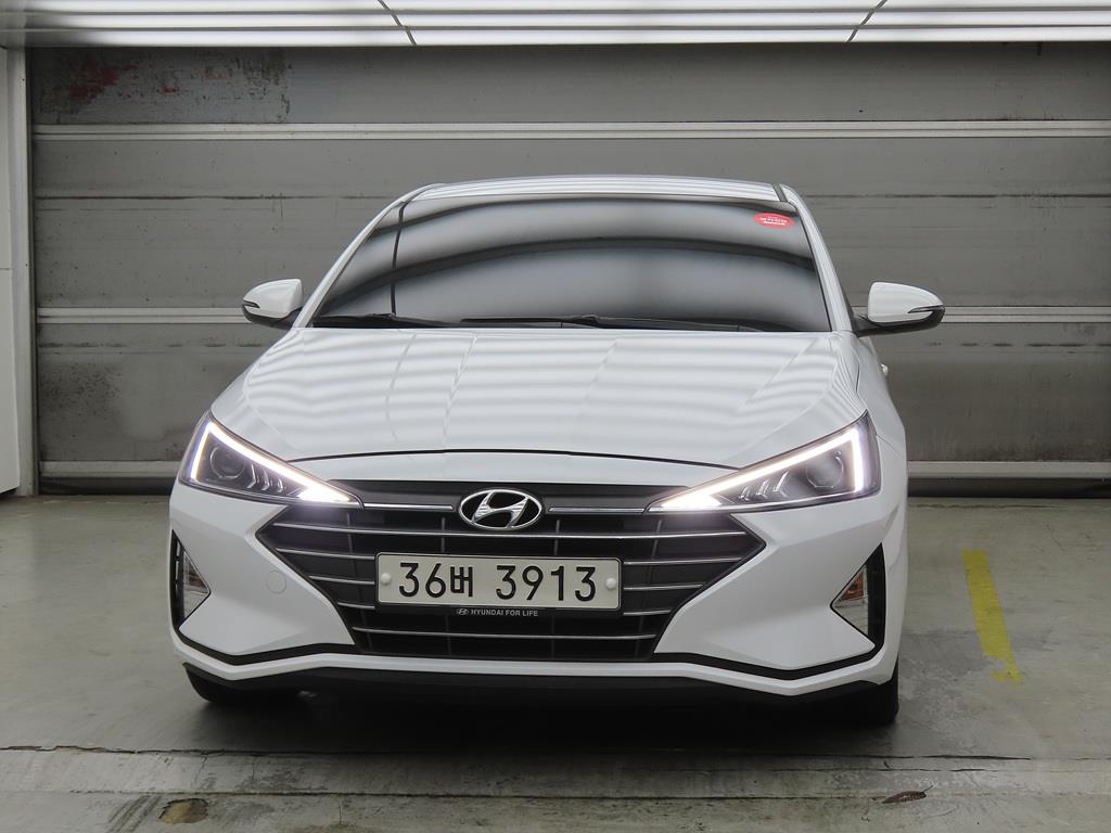 HYUNDAI Avante - Vista 2
