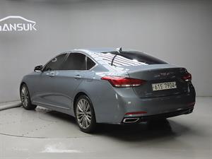 HYUNDAI Genesis - Vista 6