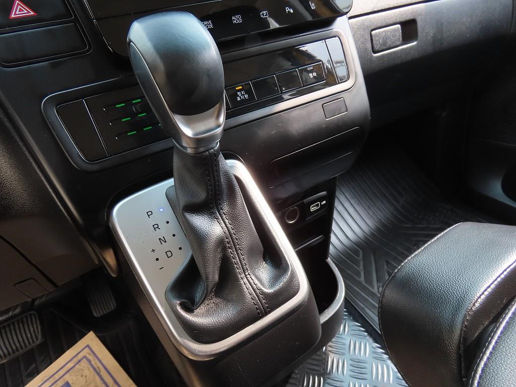 HYUNDAI Staria 2023 Amarillo - Importación desde Corea - HF Imports Iquique - Foto 16