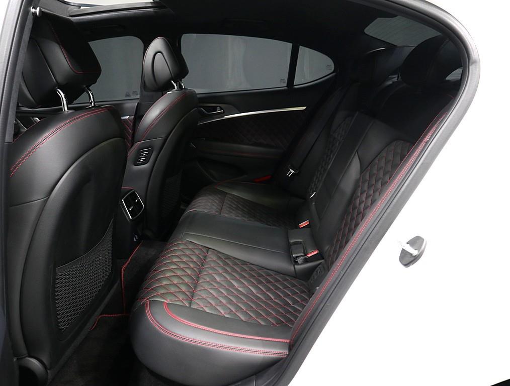 Genesis G70 - Vista 10