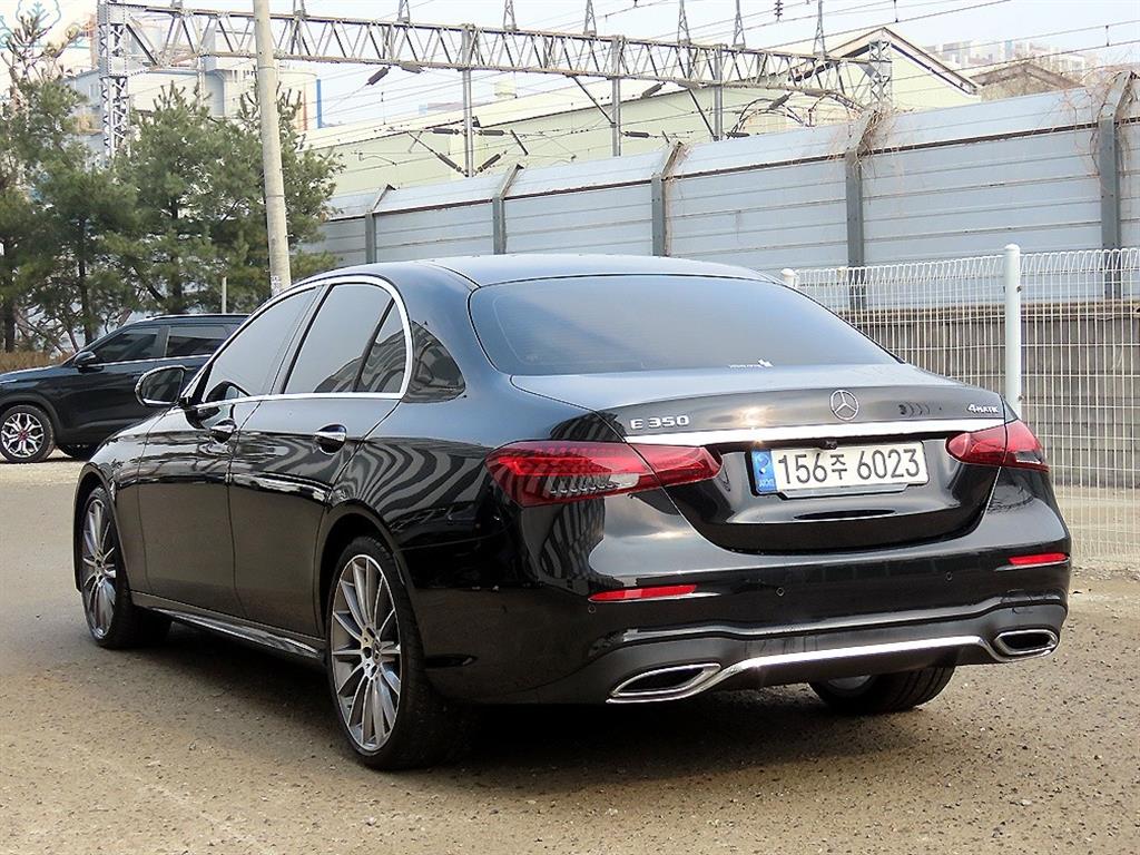 Mercedes Benz E class - Vista 3