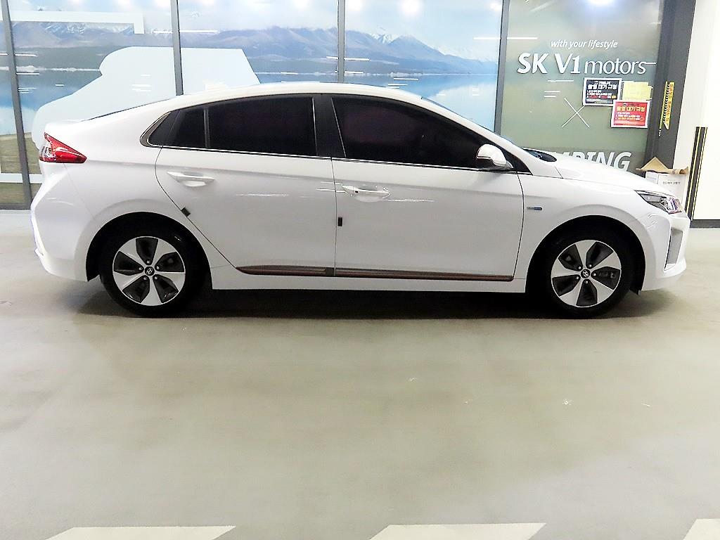 HYUNDAI Ioniq - Vista 3