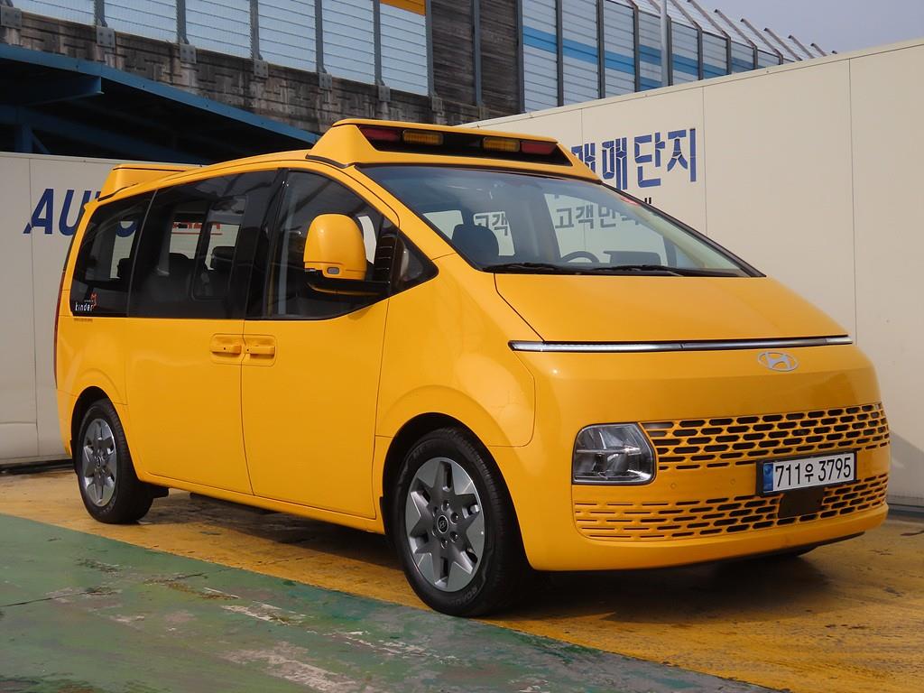 HYUNDAI Staria 2025 Amarillo - Importación desde Corea - HF Imports Iquique - Foto 1