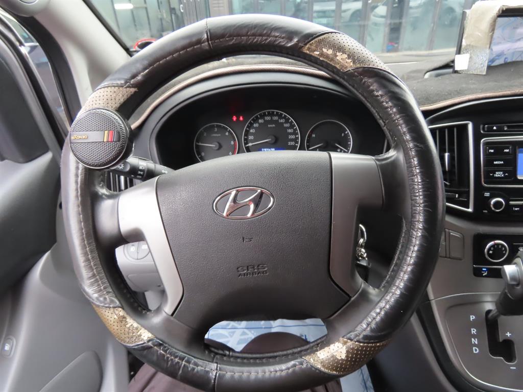 HYUNDAI Starex - Vista 9