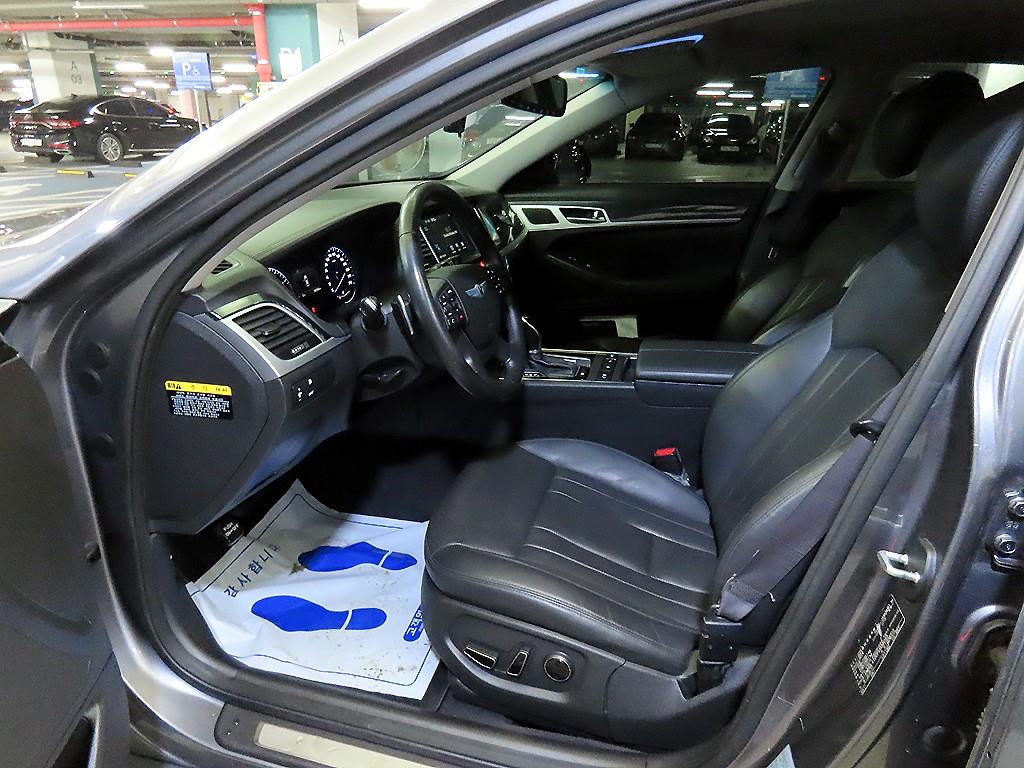 HYUNDAI Genesis - Vista 6