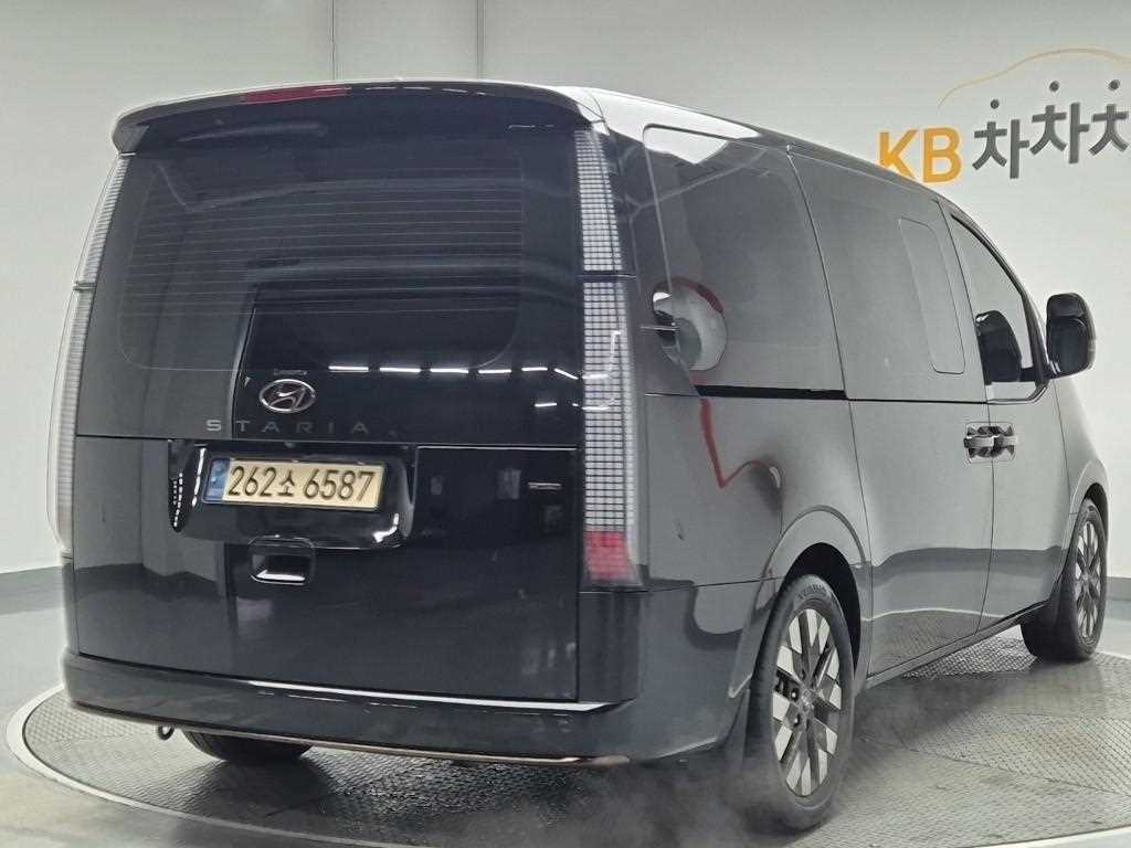 HYUNDAI Staria - Vista 3