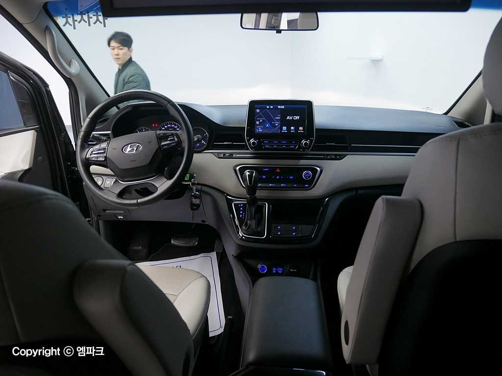 HYUNDAI Starex - Vista 6