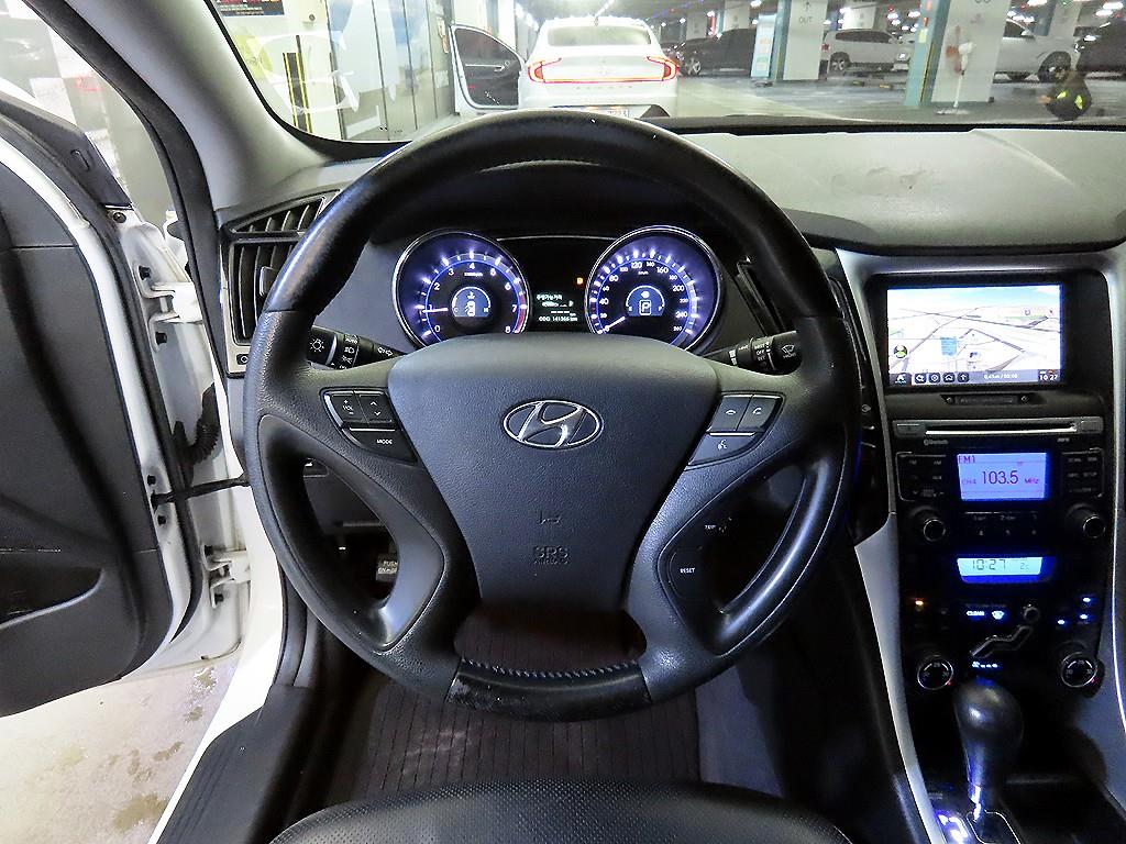 HYUNDAI Sonata - Vista 8