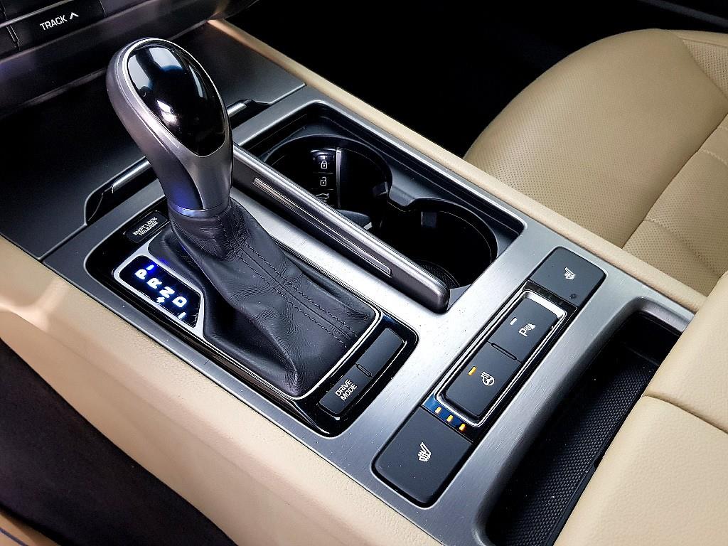 HYUNDAI Genesis - Vista 12