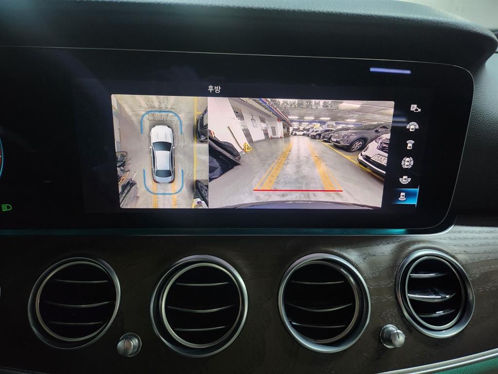 Mercedes Benz E class - Vista 12