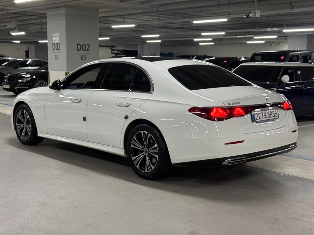 Mercedes Benz E class - Vista 3