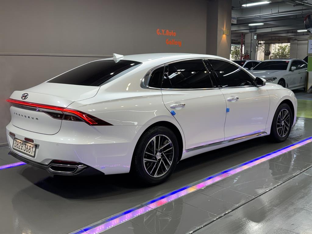 HYUNDAI Grandeur - Vista 3