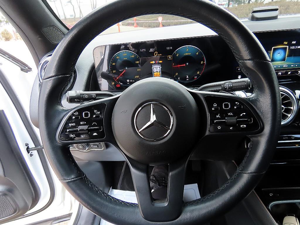 Mercedes Benz GLB Class - Vista 8