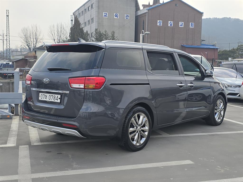 KIA Carnival - Vista 5