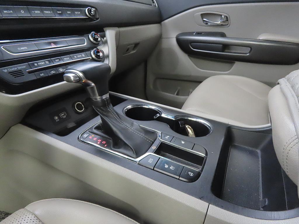 KIA Carnival - Vista 11