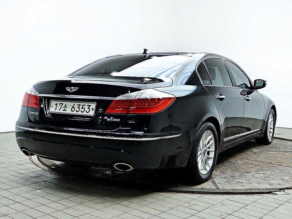 HYUNDAI Genesis - Vista 7