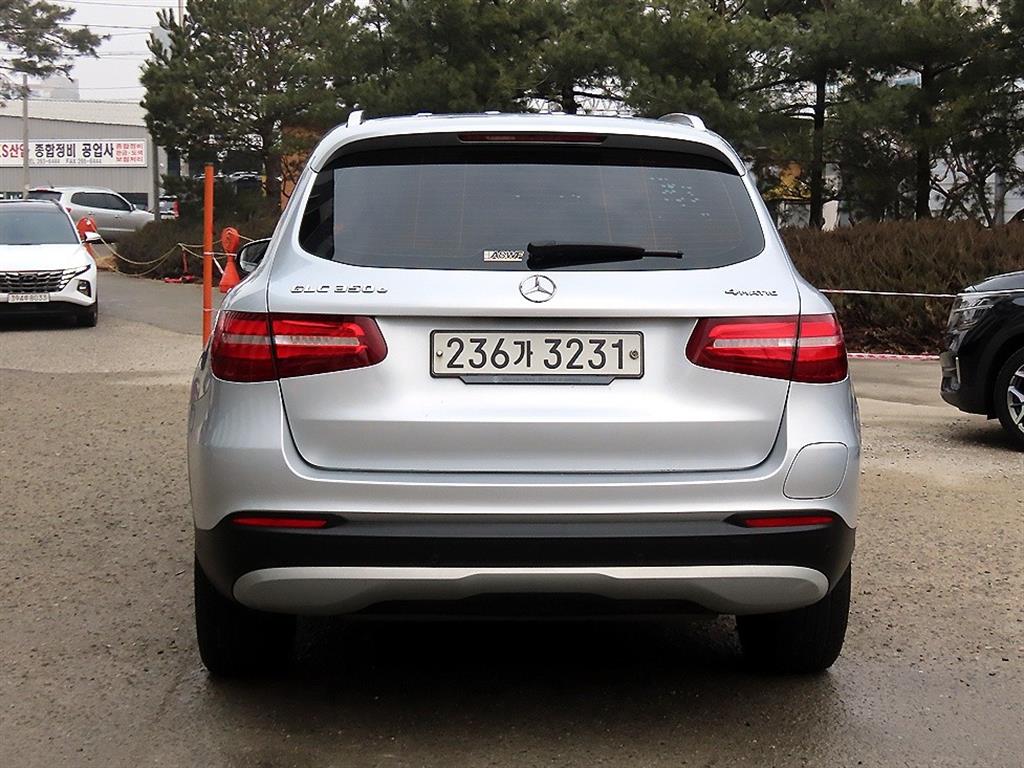 Mercedes Benz GLC Class - Vista 4