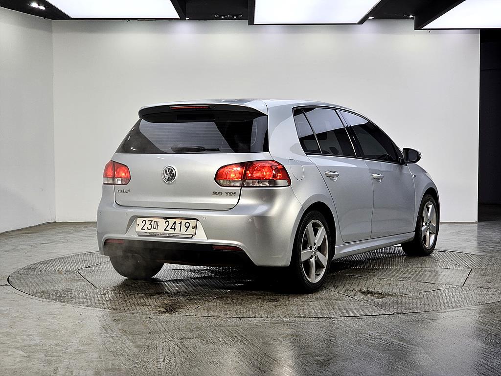 Volkswagen Golf - Vista 4