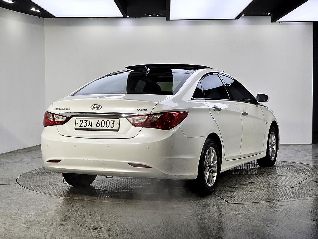 HYUNDAI Sonata - Vista 4