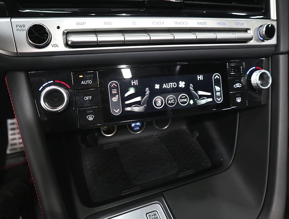 Genesis G70 - Vista 12