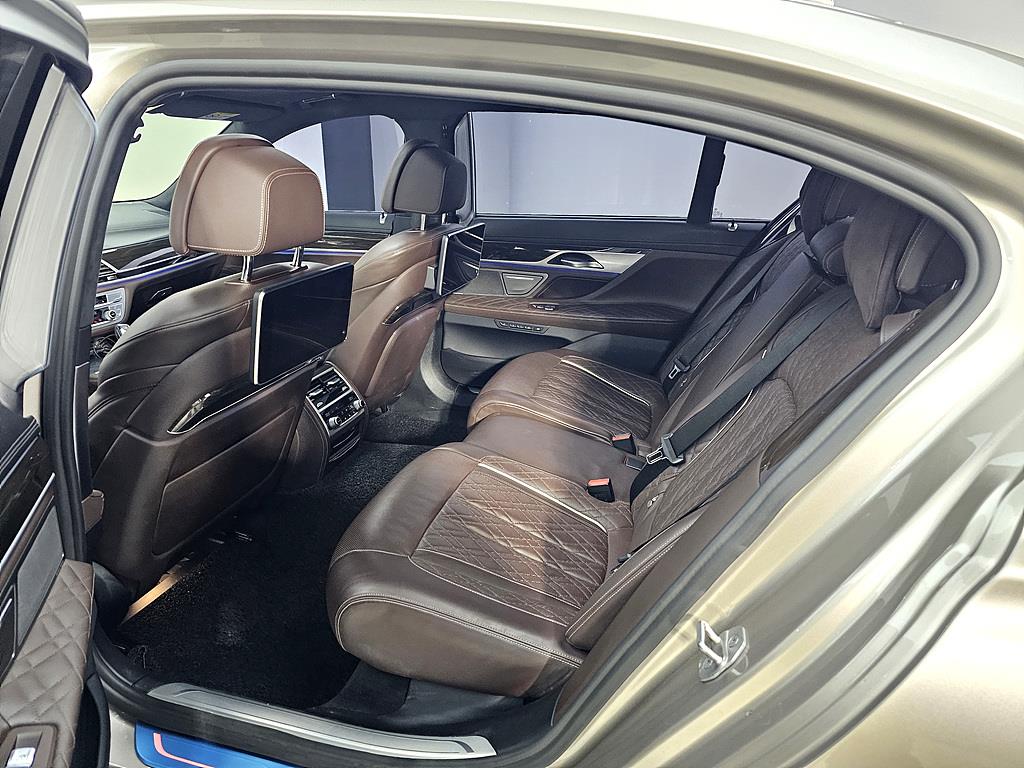 BMW 7 Series - Vista 9