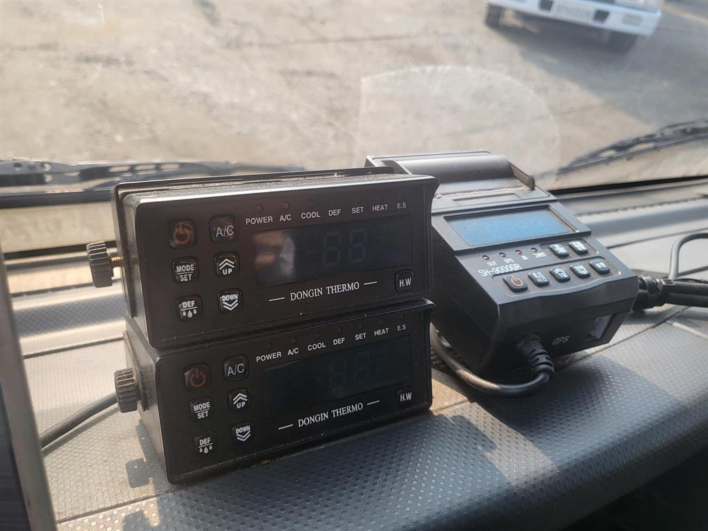 medium and large cargo truck - Vista 11