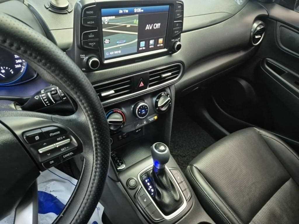 HYUNDAI Kona - Vista 10