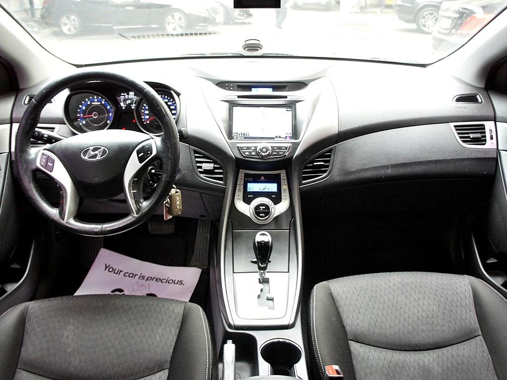 HYUNDAI Avante - Vista 9