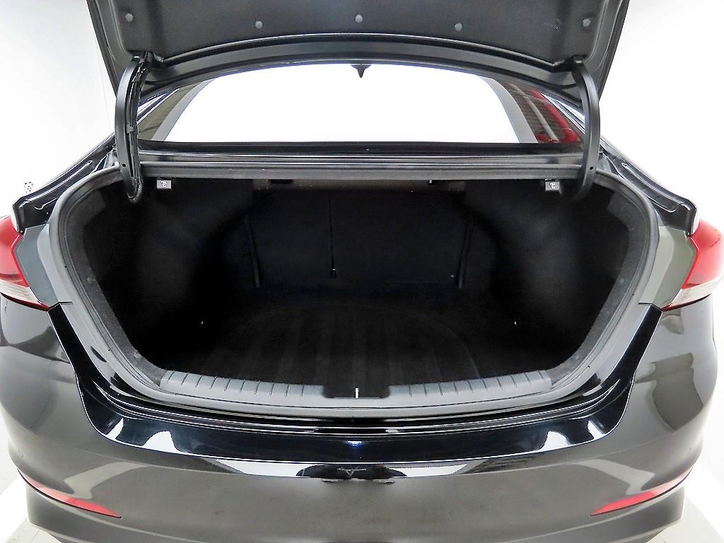 HYUNDAI Avante - Vista 5