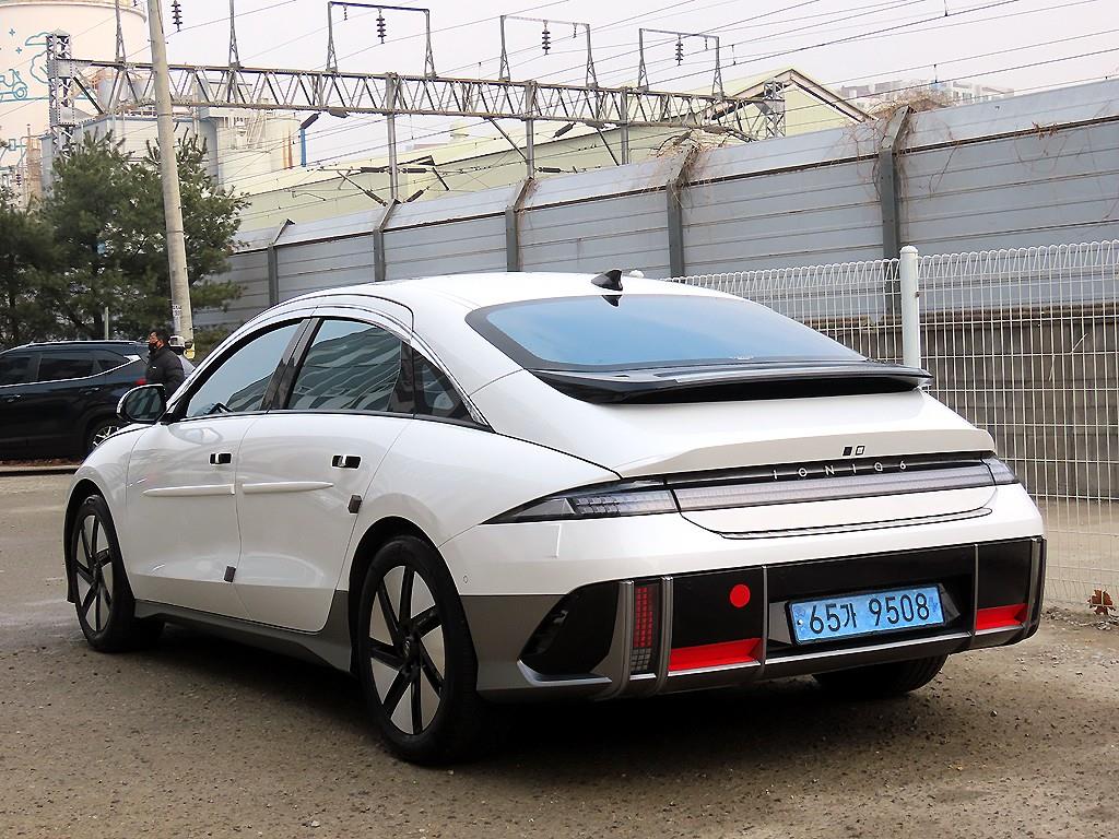 HYUNDAI Ioniq 6 - Vista 3