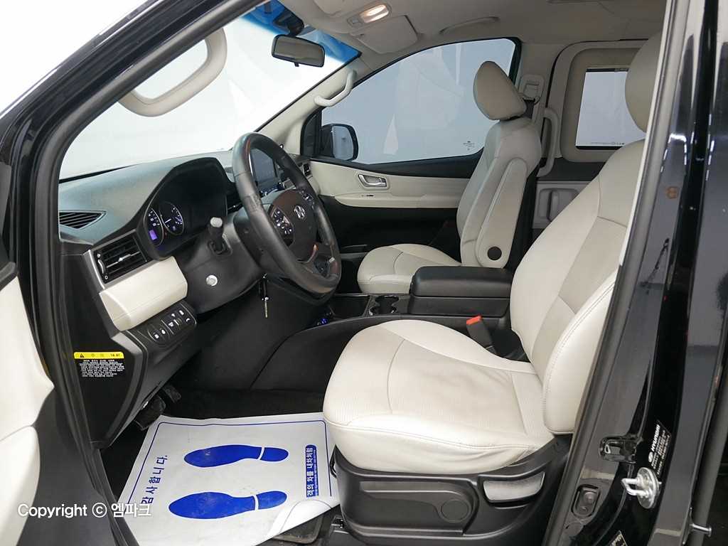 HYUNDAI Starex - Vista 10