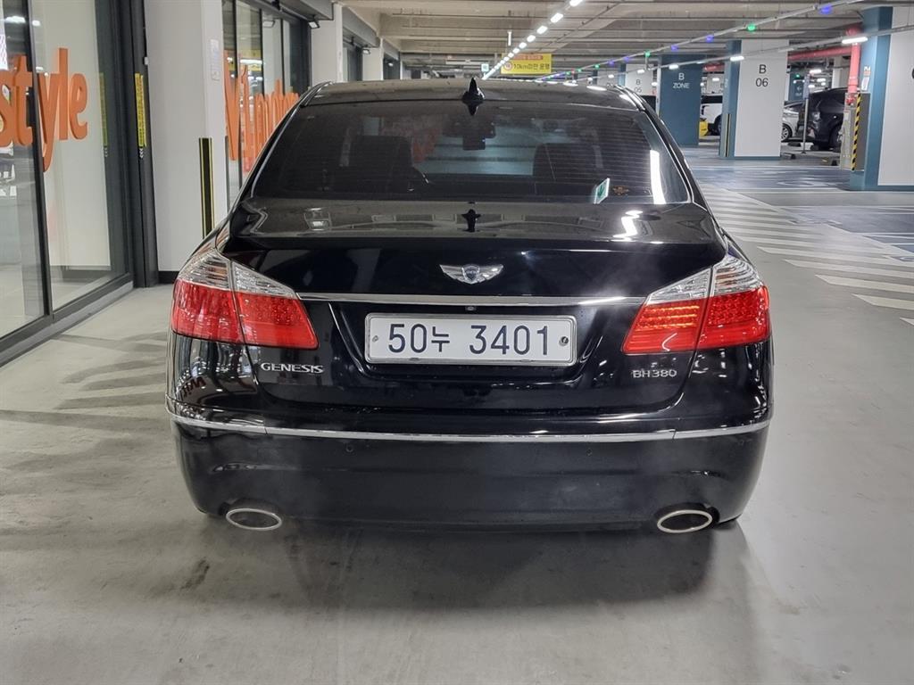 HYUNDAI Genesis - Vista 4