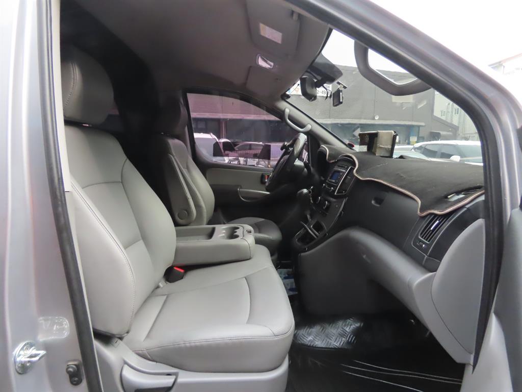 HYUNDAI Starex 2021 Gris - Importación desde Corea - HF Imports Iquique - Foto 8