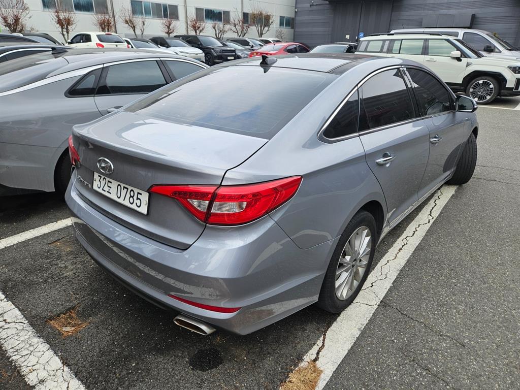 HYUNDAI Sonata - Vista 3