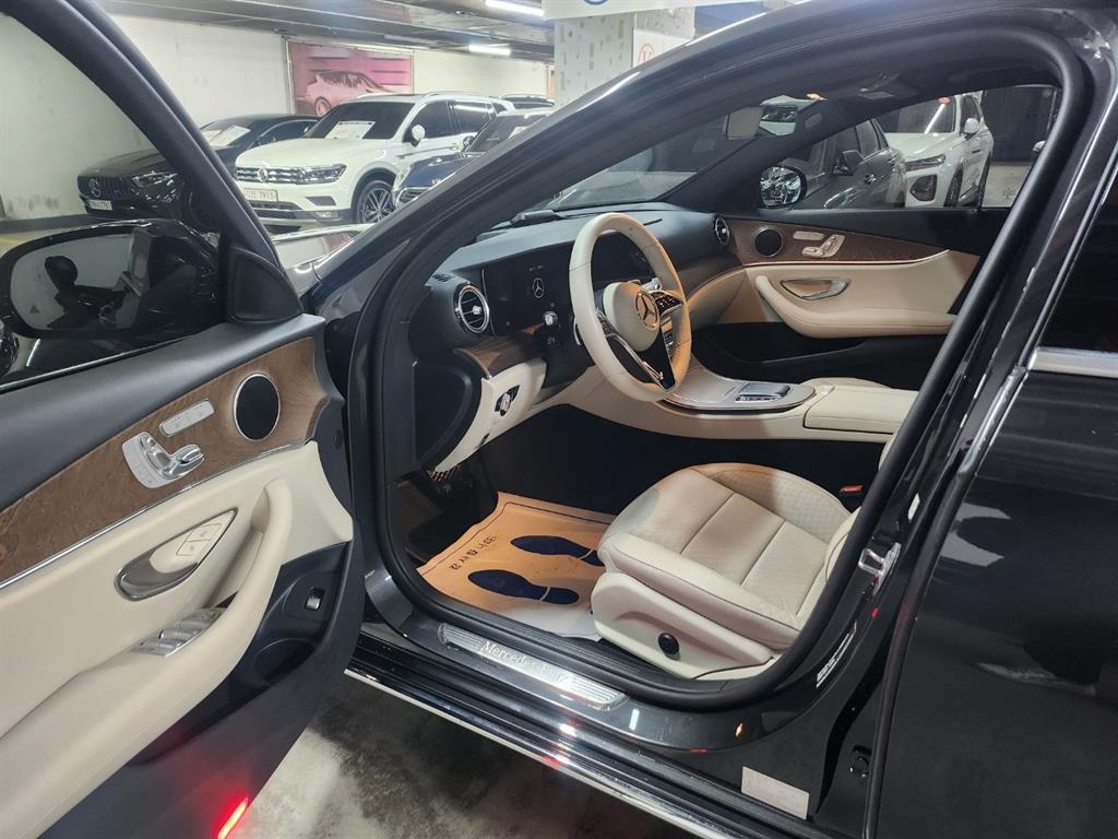 Mercedes Benz E class - Vista 9