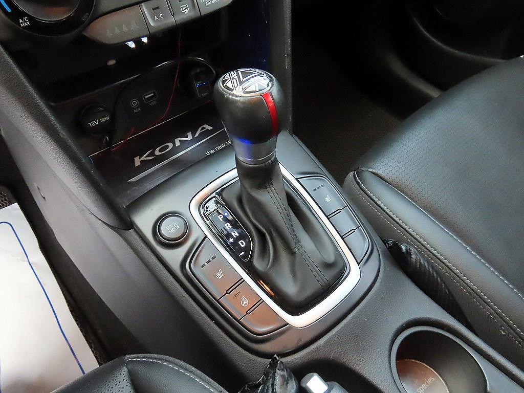HYUNDAI Kona - Vista 10