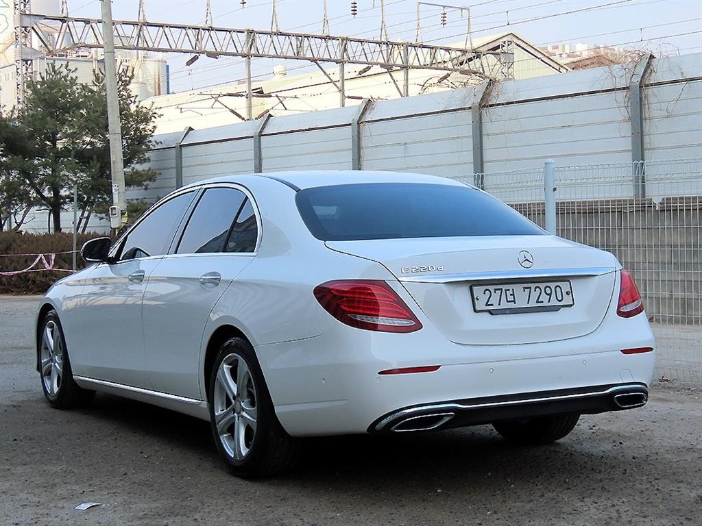 Mercedes Benz E class - Vista 3