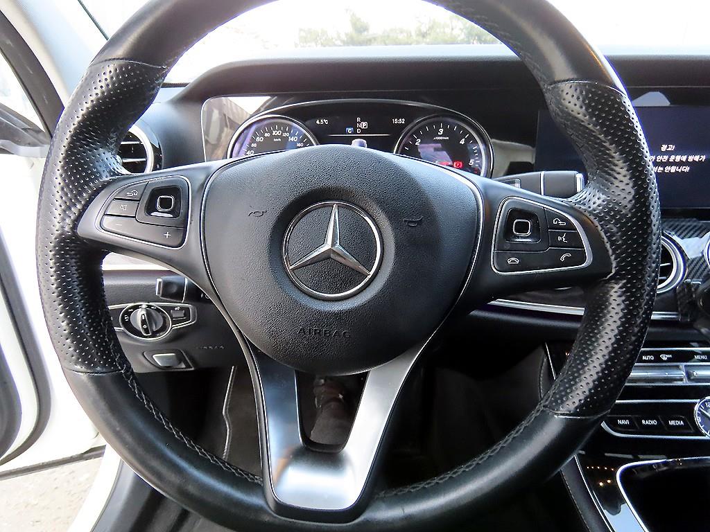 Mercedes Benz E class - Vista 8