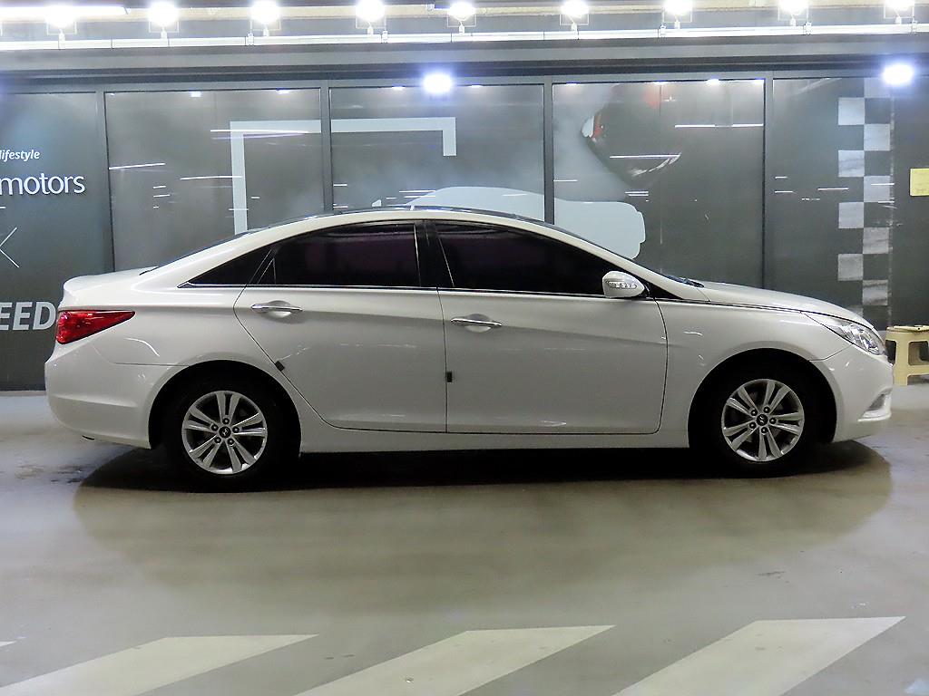 HYUNDAI Sonata - Vista 3