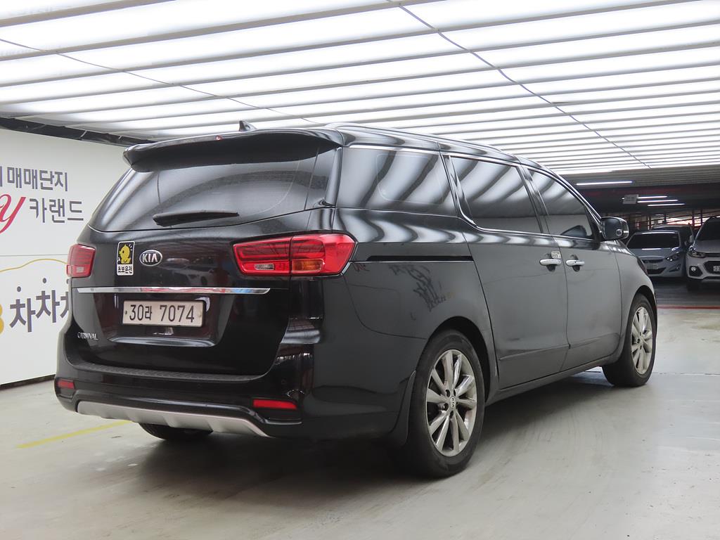 KIA Carnival - Vista 4