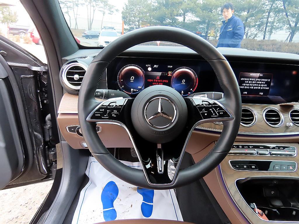 Mercedes Benz E class - Vista 8