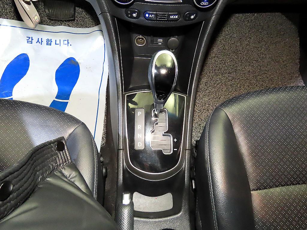 HYUNDAI Accent - Vista 12