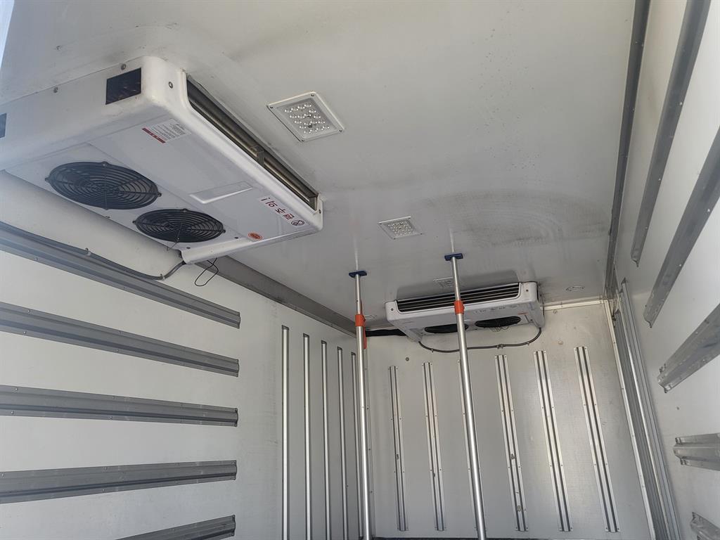 medium and large cargo truck - Vista 5